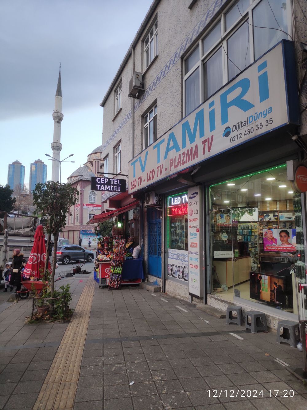 TvOnarim Esenler dükkanı, Taşocağı Caddesi üzerindeki TV tamiri tabelası TvOnarim Esenler dükkanı, Taşocağı Caddesi üzerindeki TV tamiri tabelası
