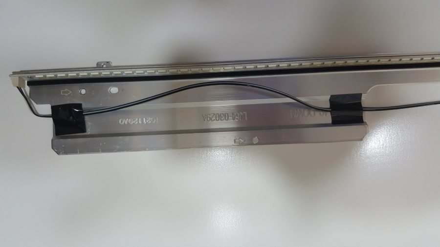 TV LED barı yakın çekim, çubuk üzerindeki LED bar kodu ve mercekli LED'ler TV LED barı yakın çekim, çubuk üzerindeki LED bar kodu ve mercekli LED'ler